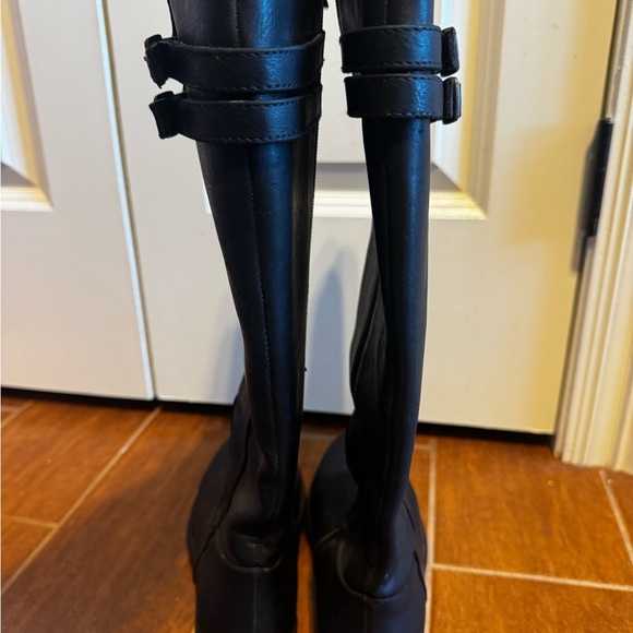 Very Volatile Black Knee High Women’s Boots Faix Leather Side Zipper Sz 7.5 - Picture 14 of 14